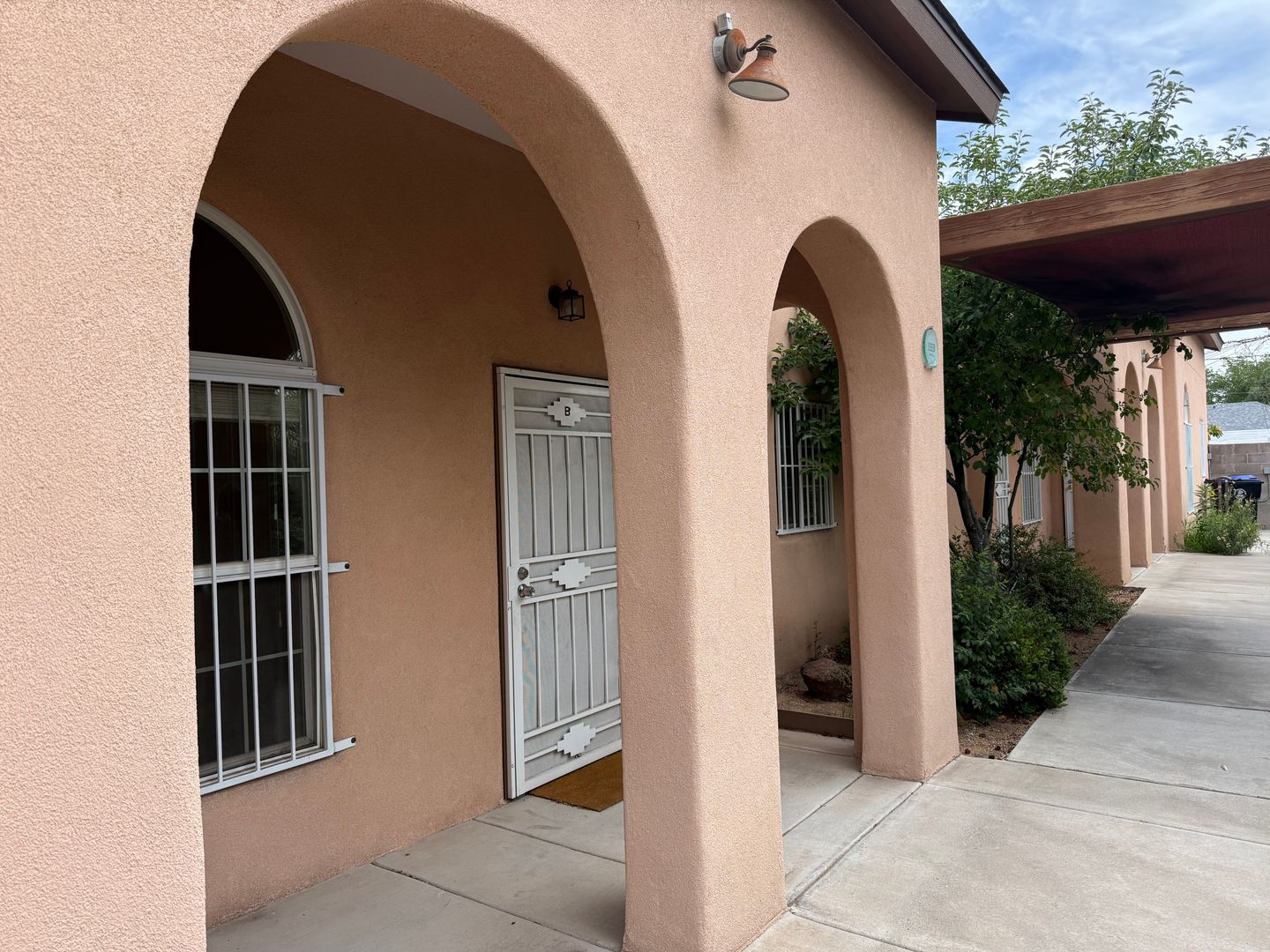 ABQ Apartment: 218 Yale Blvd SE