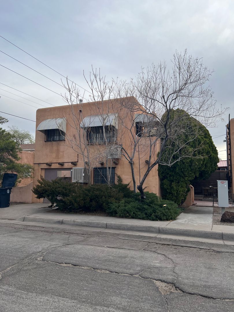 Albuquerque Apartment: 414 Pine Street SE