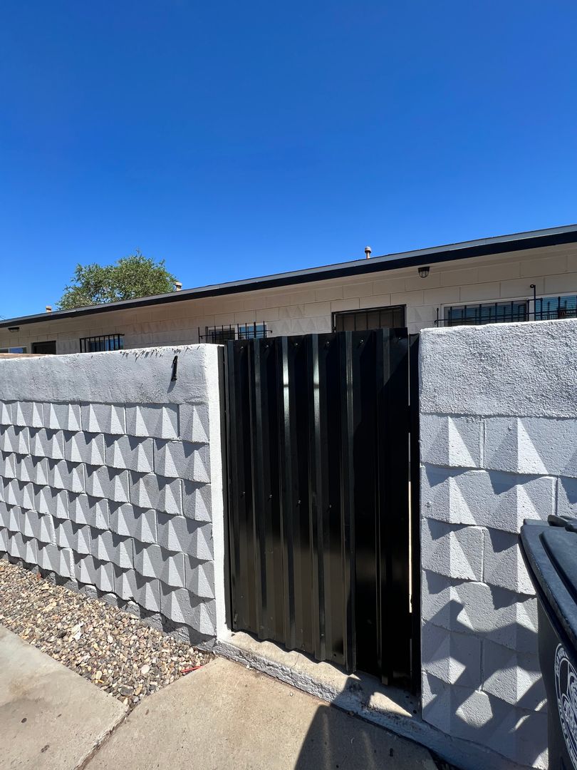 Albuquerque Apartment: 305 Charleston Dr. NE