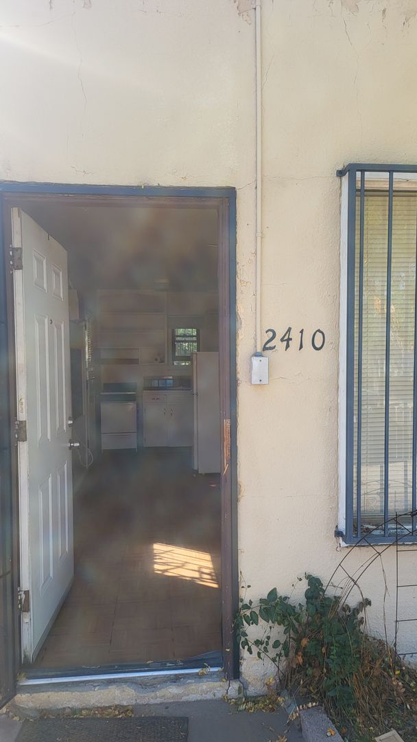 Albuquerque Apartment: Stanford/Silver