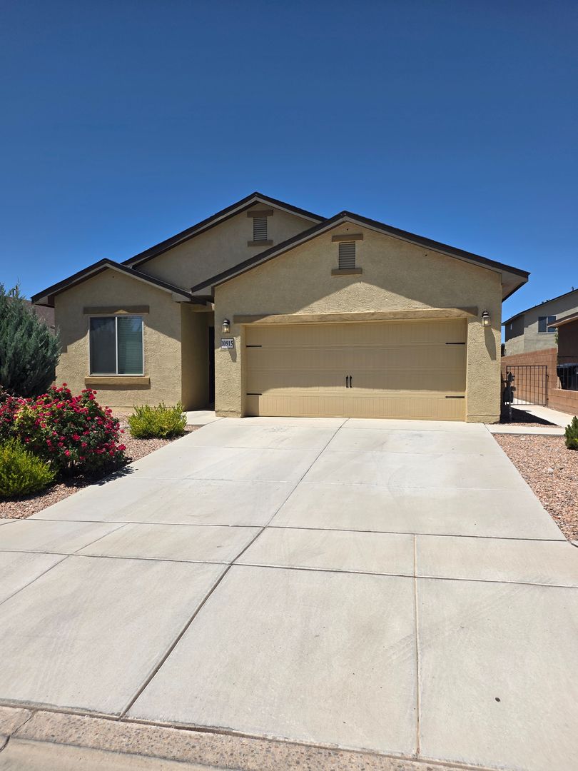 Albuquerque House: 10915 Topacio Street NW
