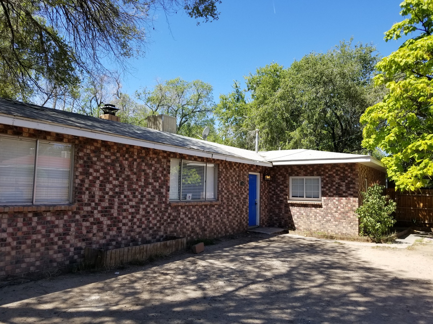 Albuquerque House: 1846 Henry Circle SW