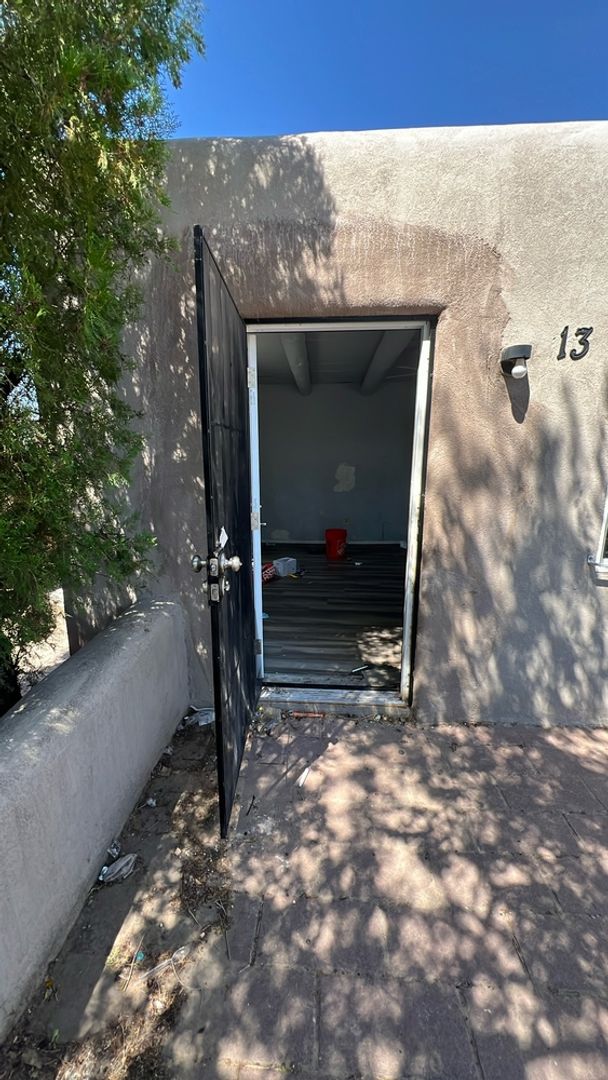 Albuquerque Apartment: 5817 Central Avenue NW