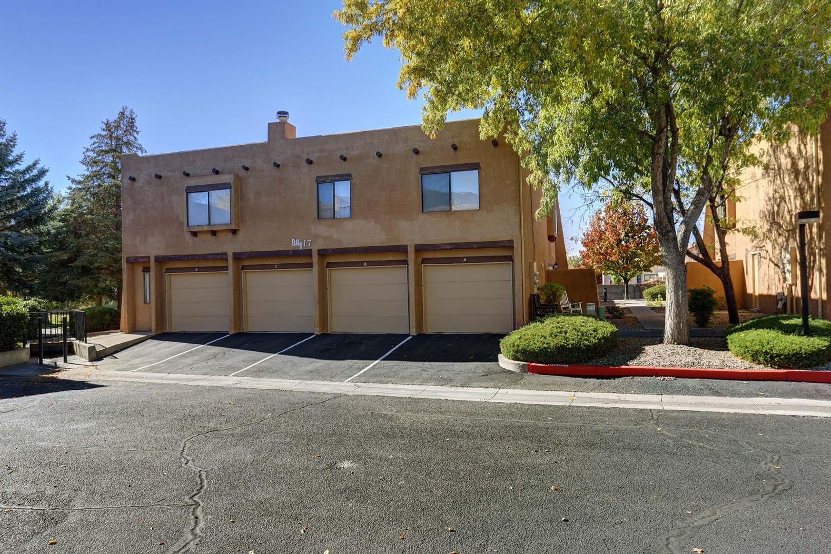 Albuquerque Townhome: 5801 Lowell St. NE #17B