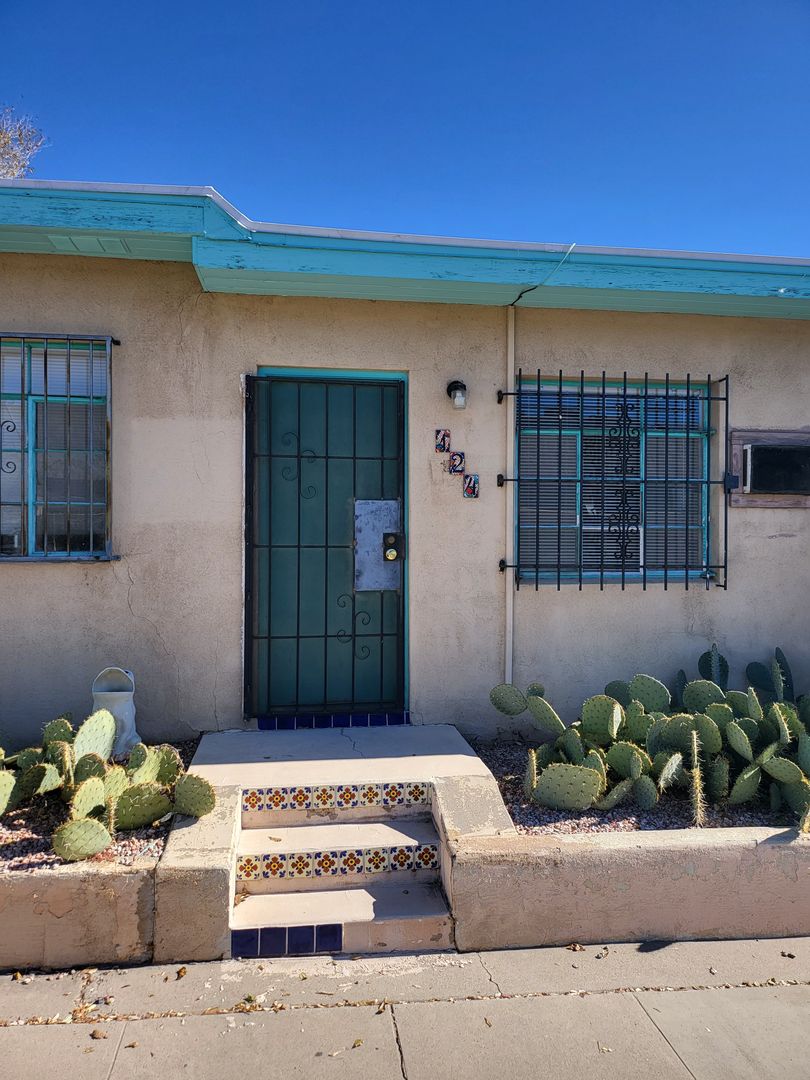 Albuquerque Apartment: Buena Vista/Gold