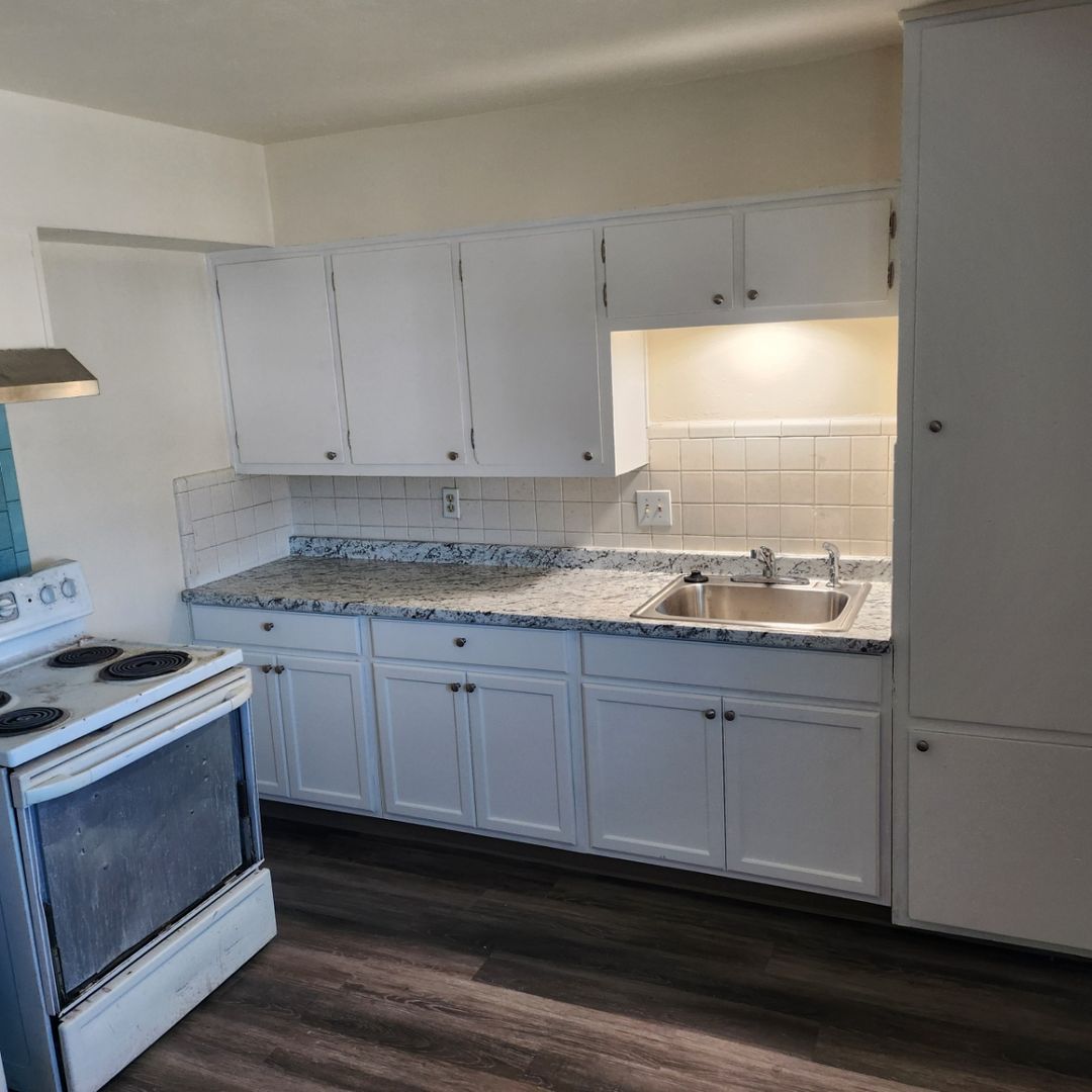 Albuquerque Apartment: 301 Charleston St NE