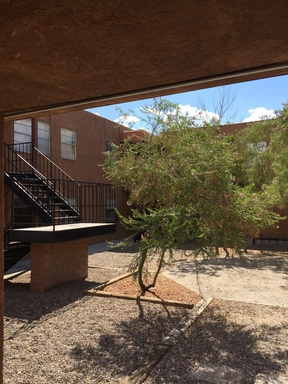 UNM-CNM 2/BD 1/BA 2nd story FREE UTILITIES FREE PARKING – photo 1