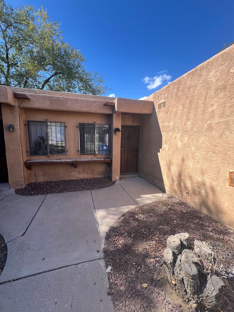Albuquerque Apartment: 1213 DICKERSON  Dr SE