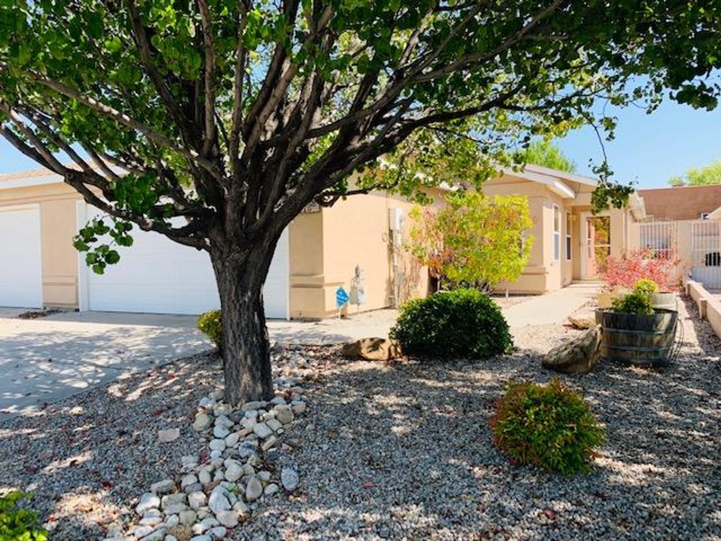 Albuquerque House: 328 Via Vista Street SE