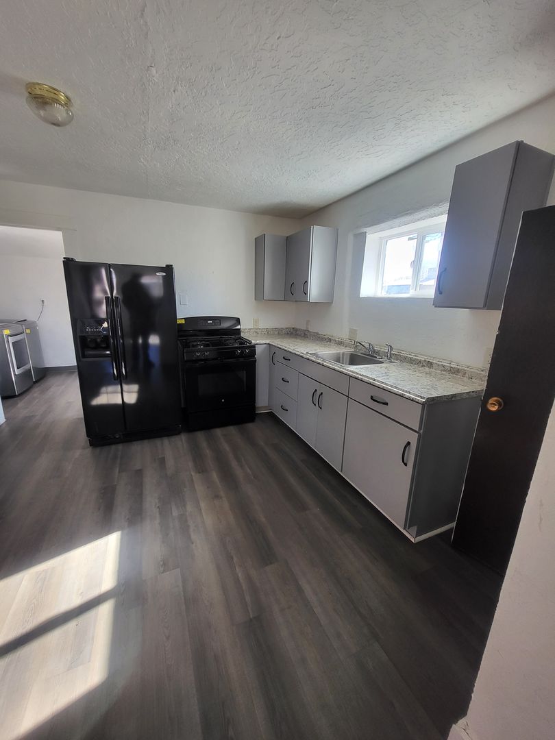 Albuquerque House: 1924 Edith Blvd SE