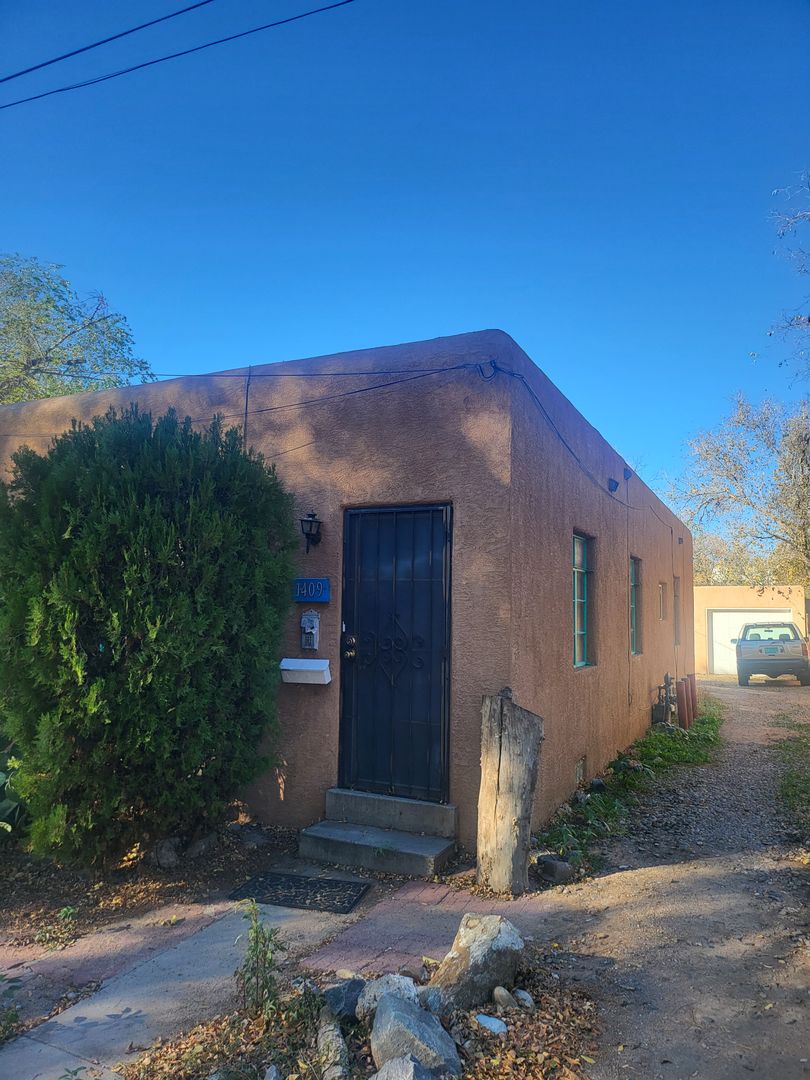 Albuquerque Apartment: 1407 - 1409 Hazeldine Ave SE