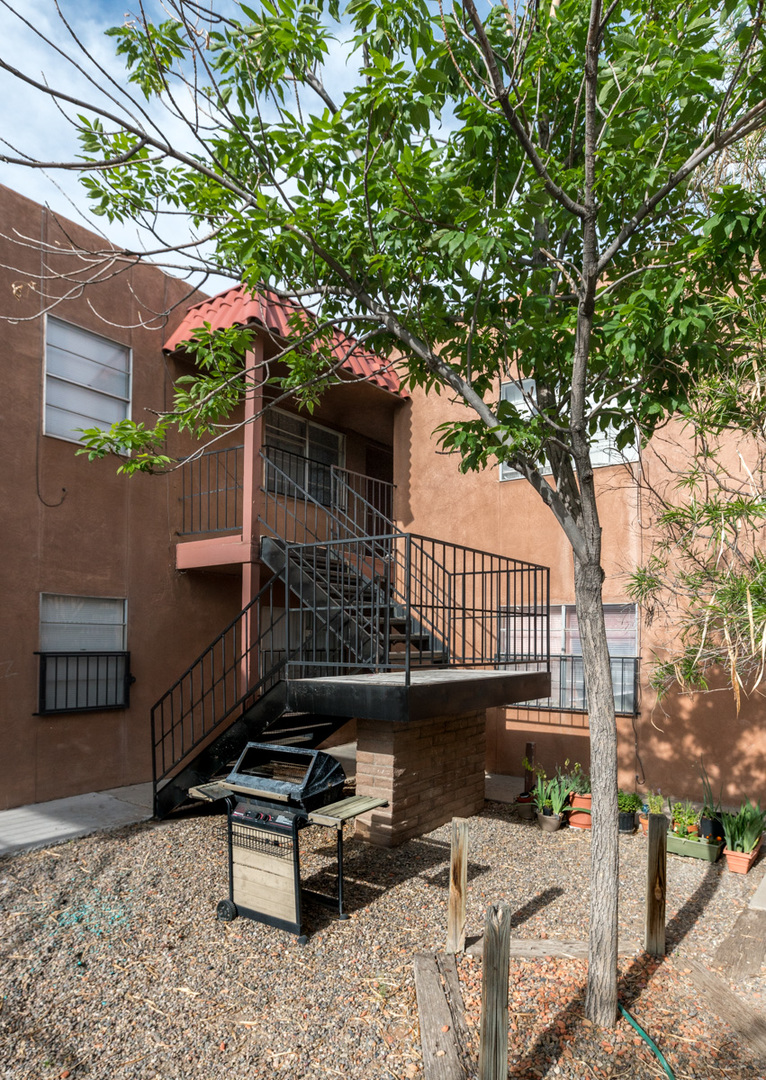 Albuquerque Apartment: 419 Vassar Dr SE