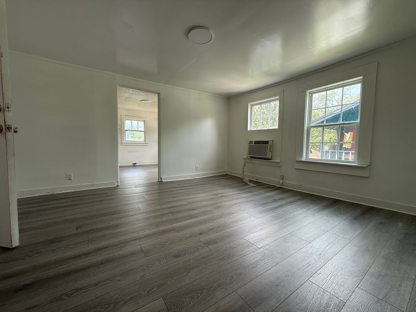 Mobile Apartment: 601 Westwood St