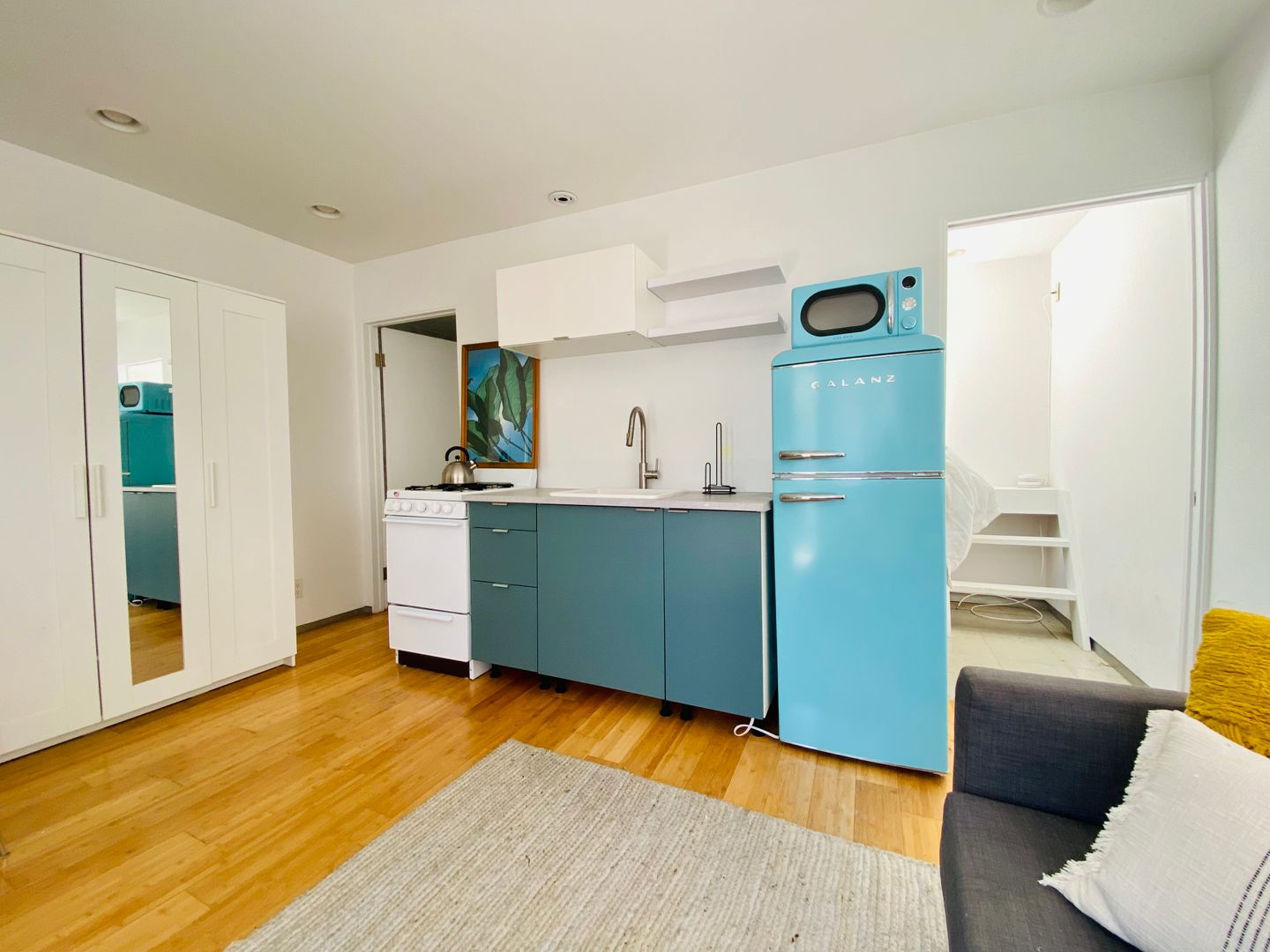 Venice Apartment: 412-414 Westminster Ave