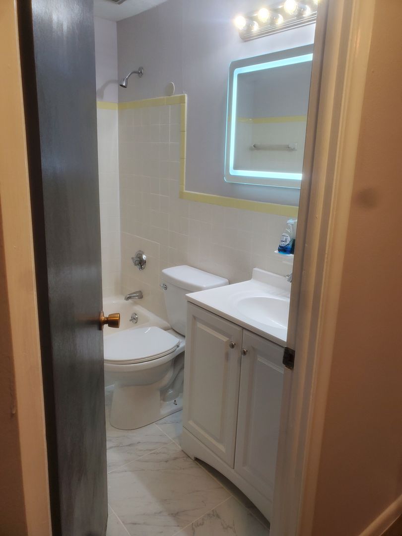 West Hartford Apartment: 1062 Blvd