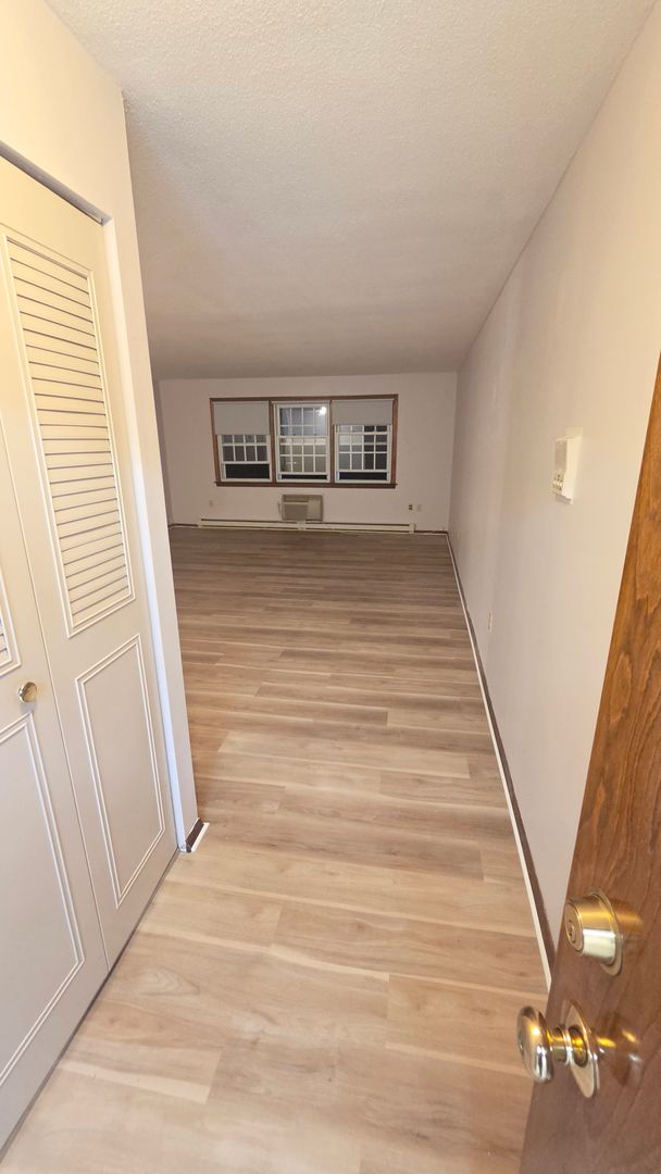 Rocky Hill Apartment: 100 Laura Lane