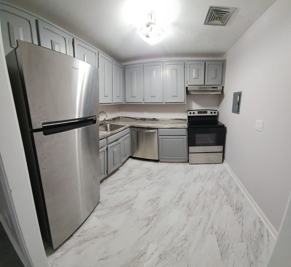 West Hartford Apartment: 98 Caya Ave