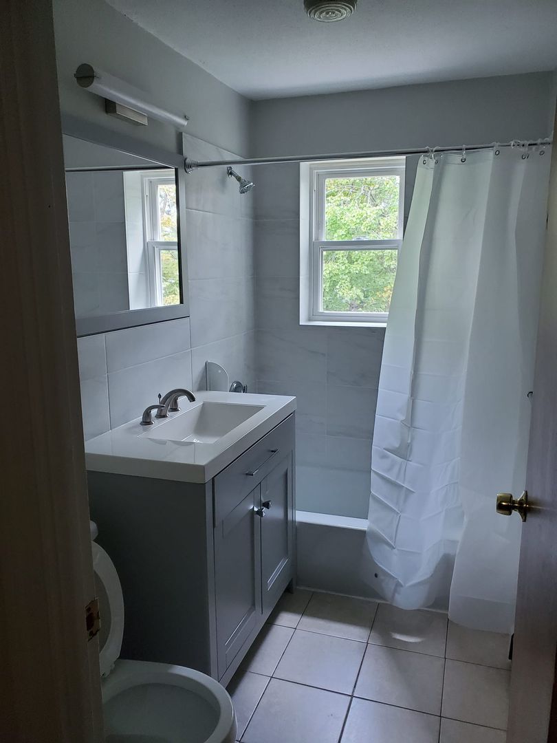 West Hartford Apartment: 98 Caya Ave