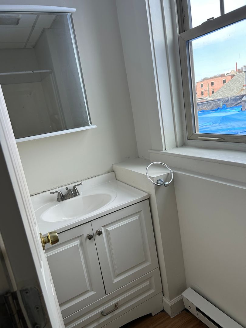 Waterbury Apartment: 445 Meadow Street