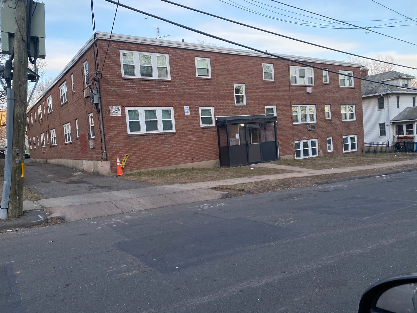Hartford Apartment: 16 Henry Street