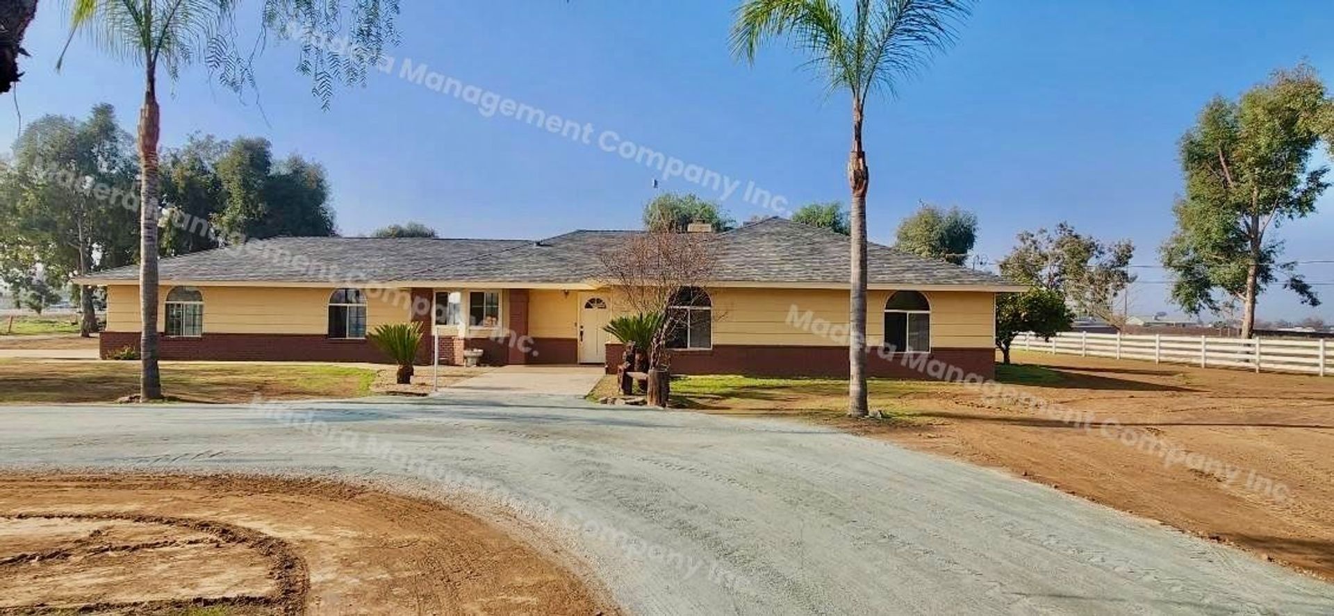 Madera House: 19930 Oakhill Rd