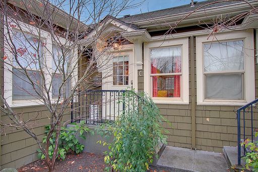 One Month Free Rent!* Furnished Cozy Bungalow Style Condo in Capitol Hill – photo 1