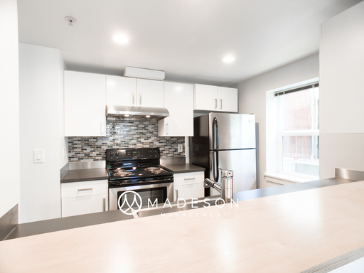 One Month Free Rent* - Garden View Apartment on Market Street in Ballard – photo 1
