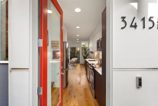 Modern Beacon Hill Townhome | Rooftop Deck with City Views – photo 1