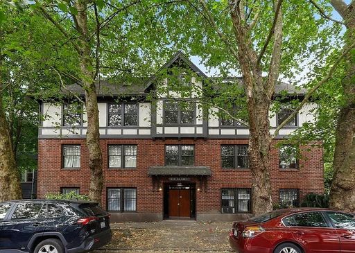 ONE MONTH FREE! Remodeled North Capitol Hill Condo | Parking | Available Now – photo 1