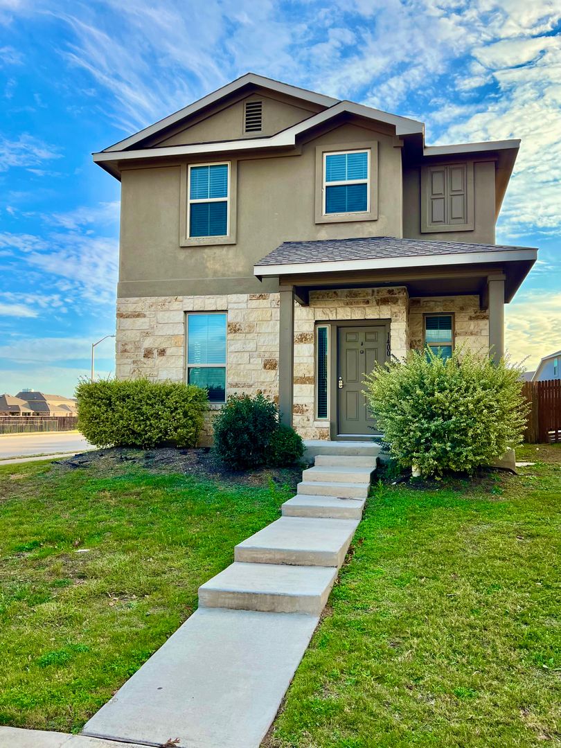 Leander House: 1400 Blake St