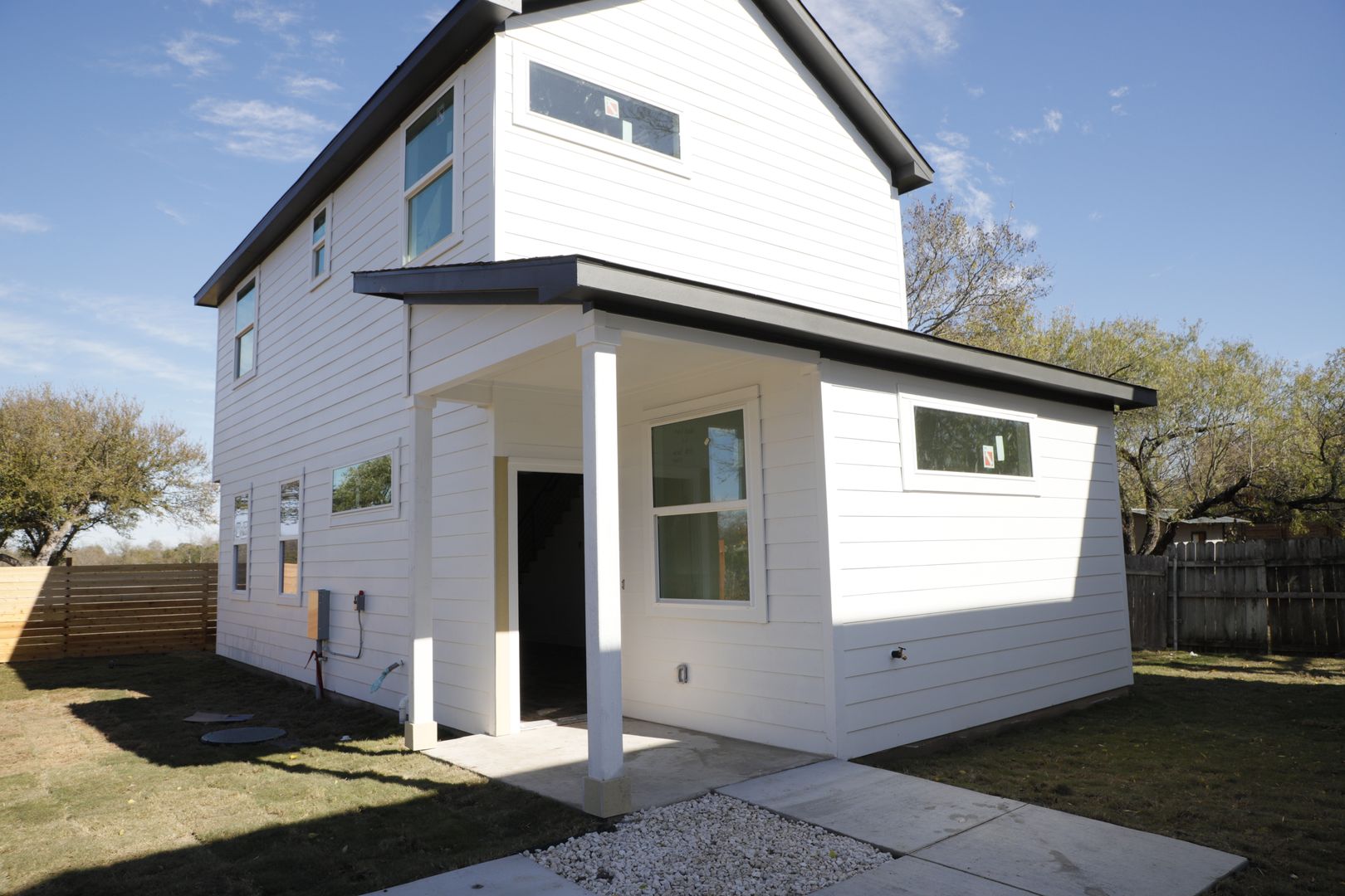 Austin House: 6410 Porter St