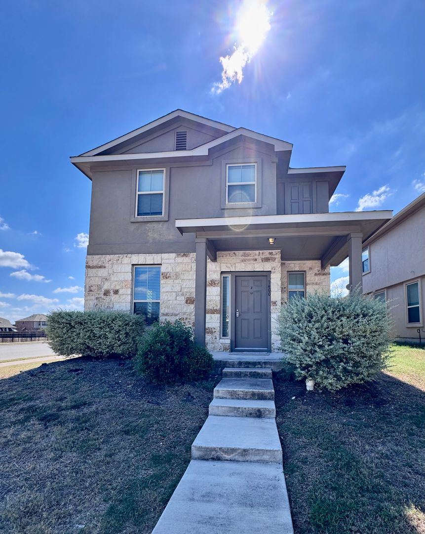 Leander House: 1400 Blake St