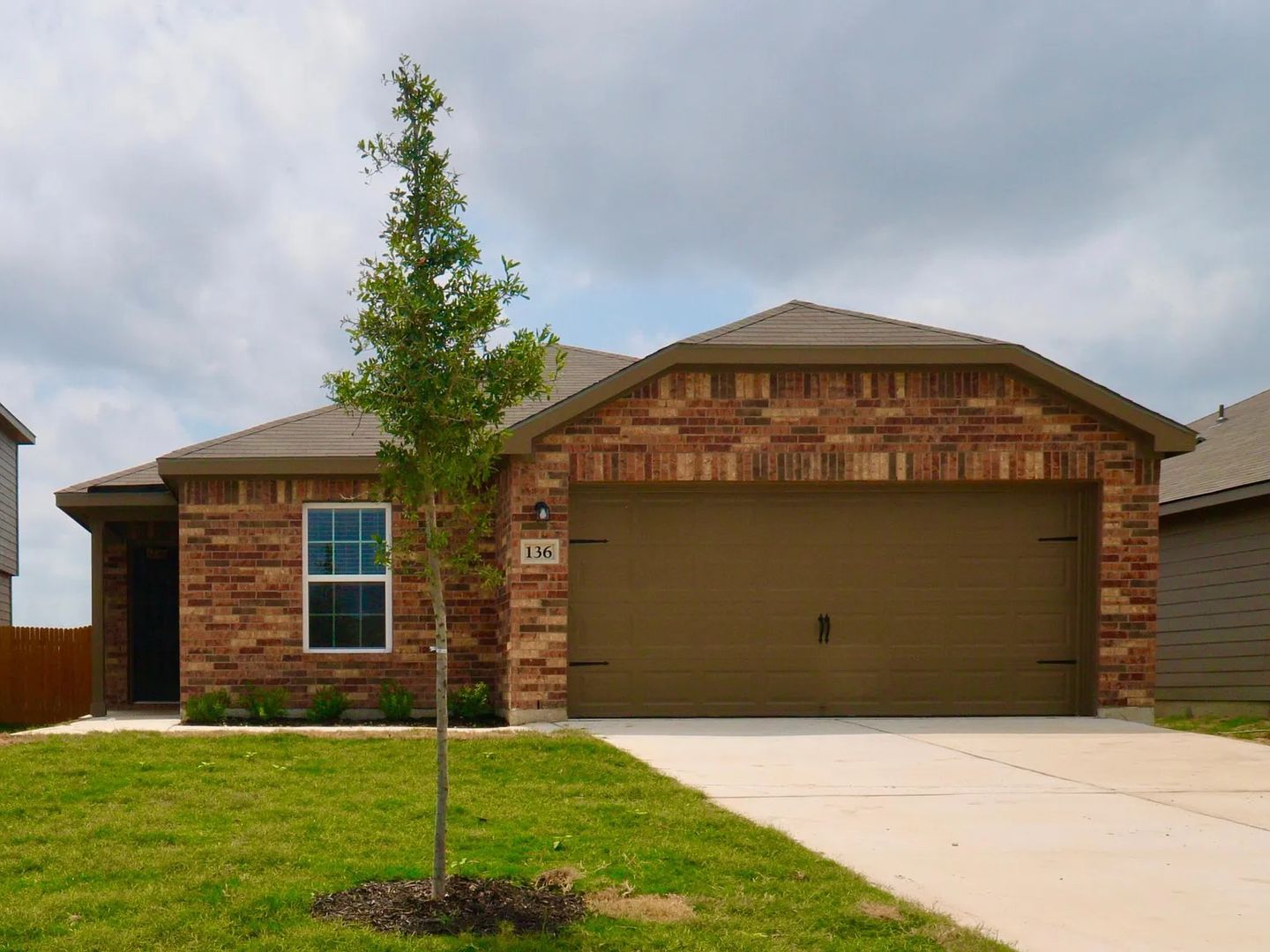 Jarrell House: 136 Maywood Ln
