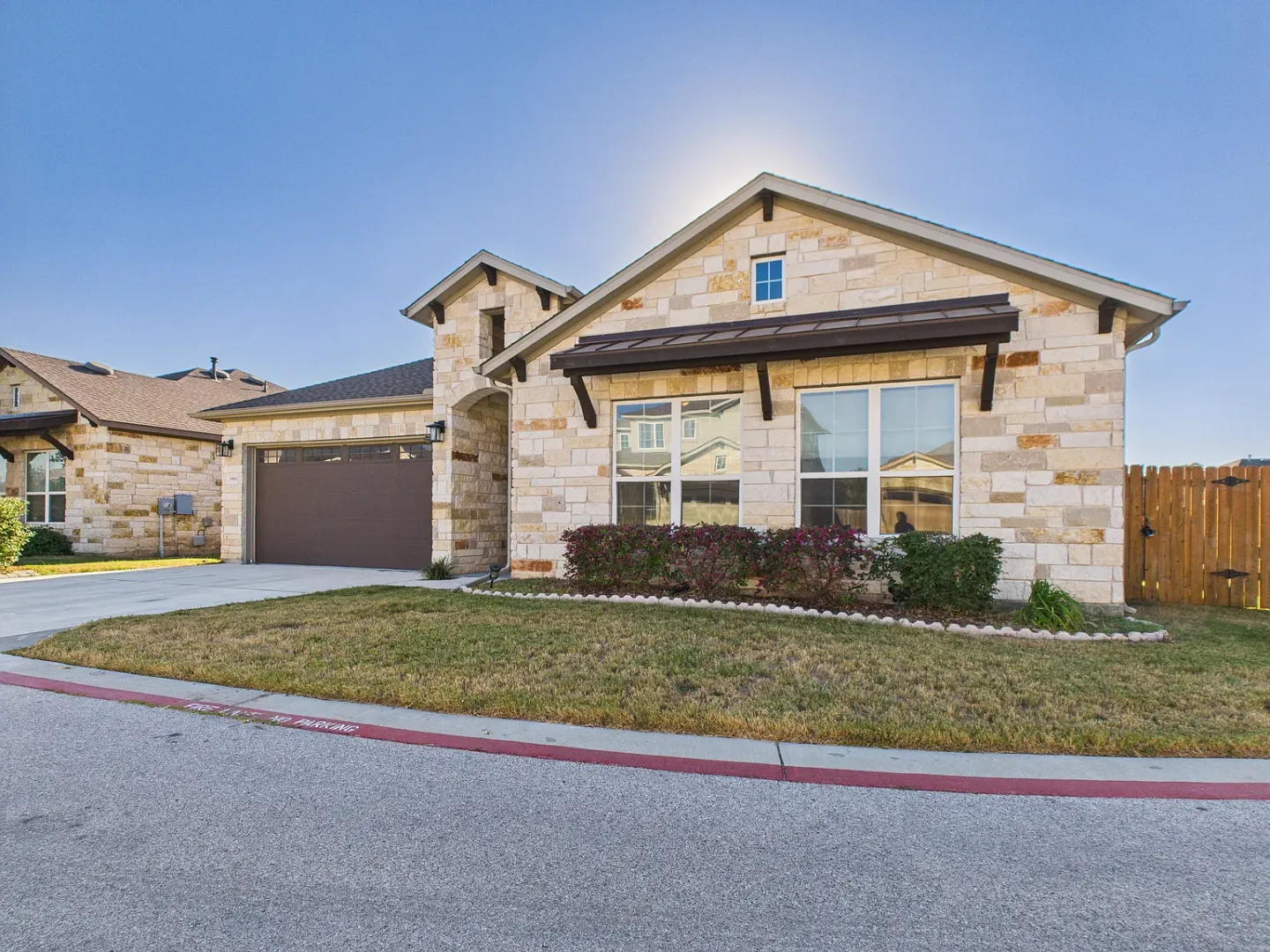 Leander House: 3908 Tavarez St