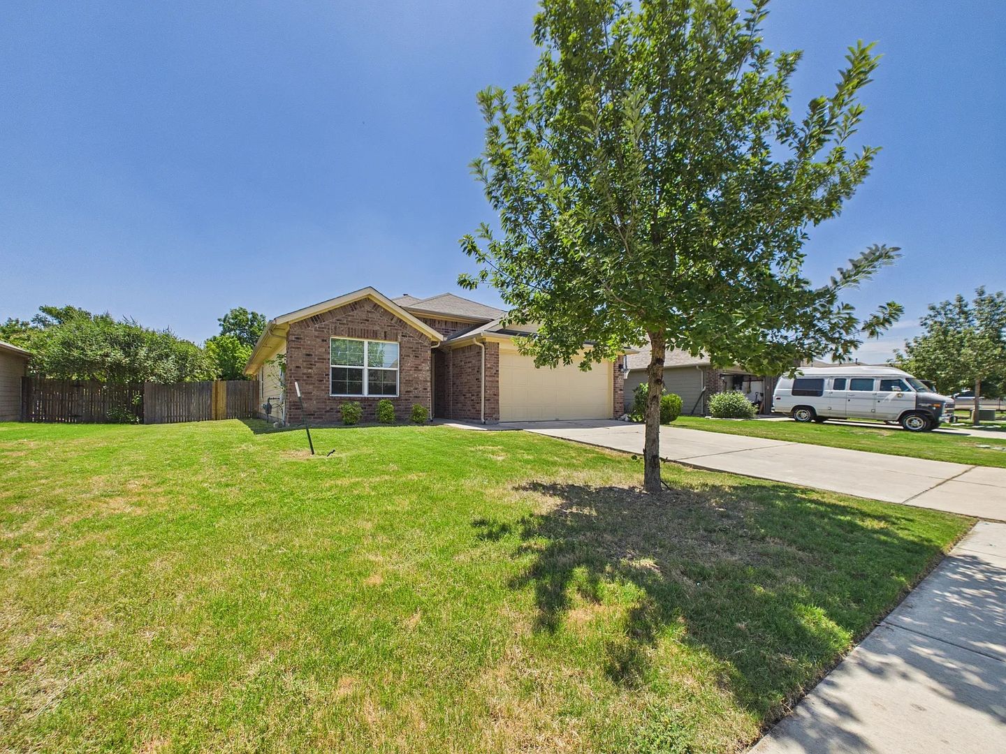 Hutto House: 607 Luna Vista Dr