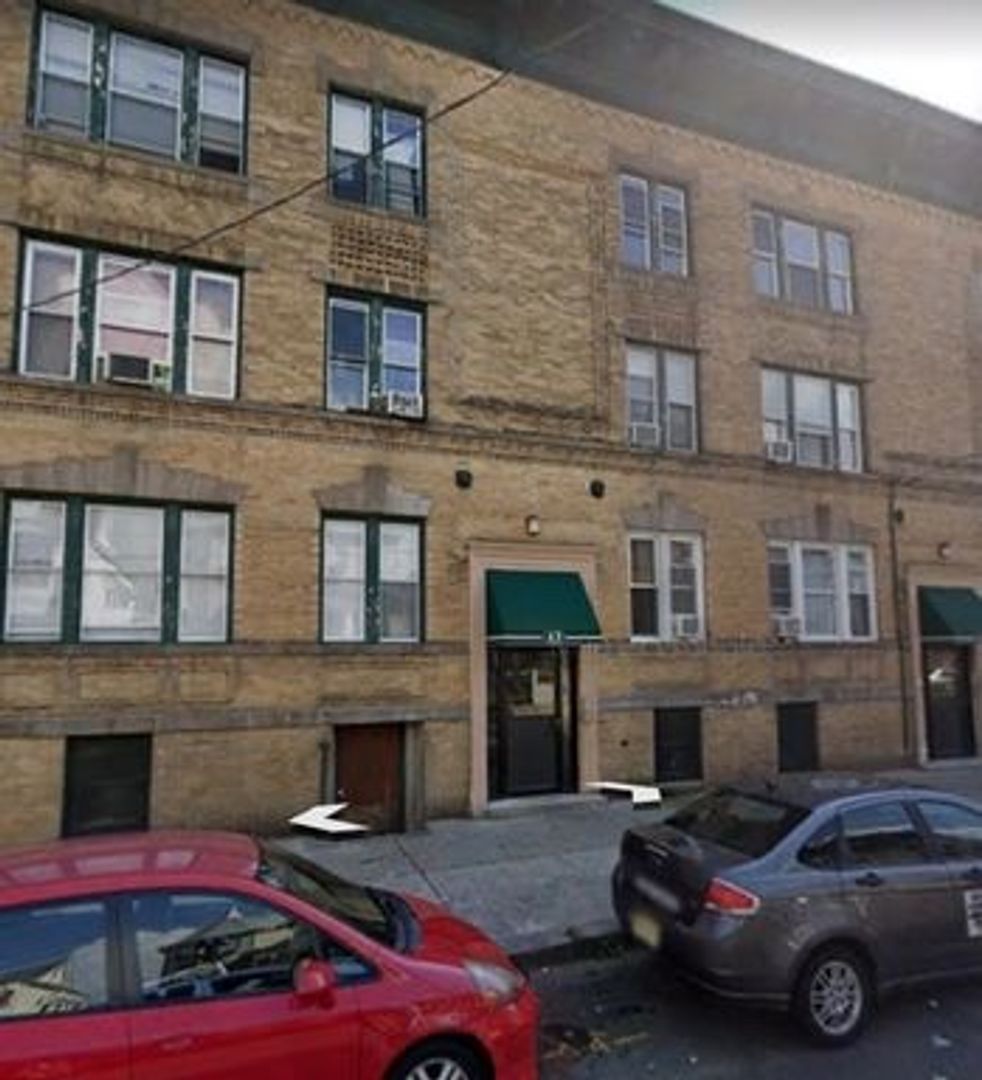 Passaic Apartment: 43 Henry Street