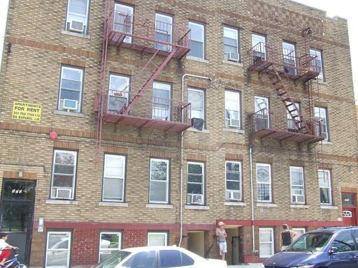 Beautiful 1-Bedroom Apartment, Across from Christopher Columbus Park