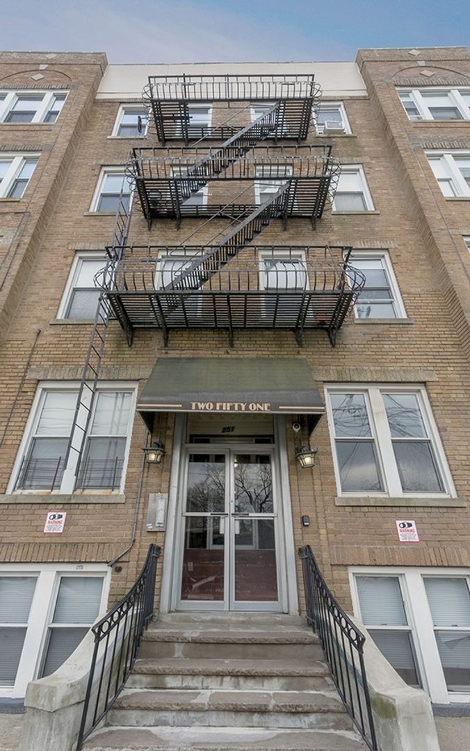 Jersey City Apartment: 251 Beacon Avenue