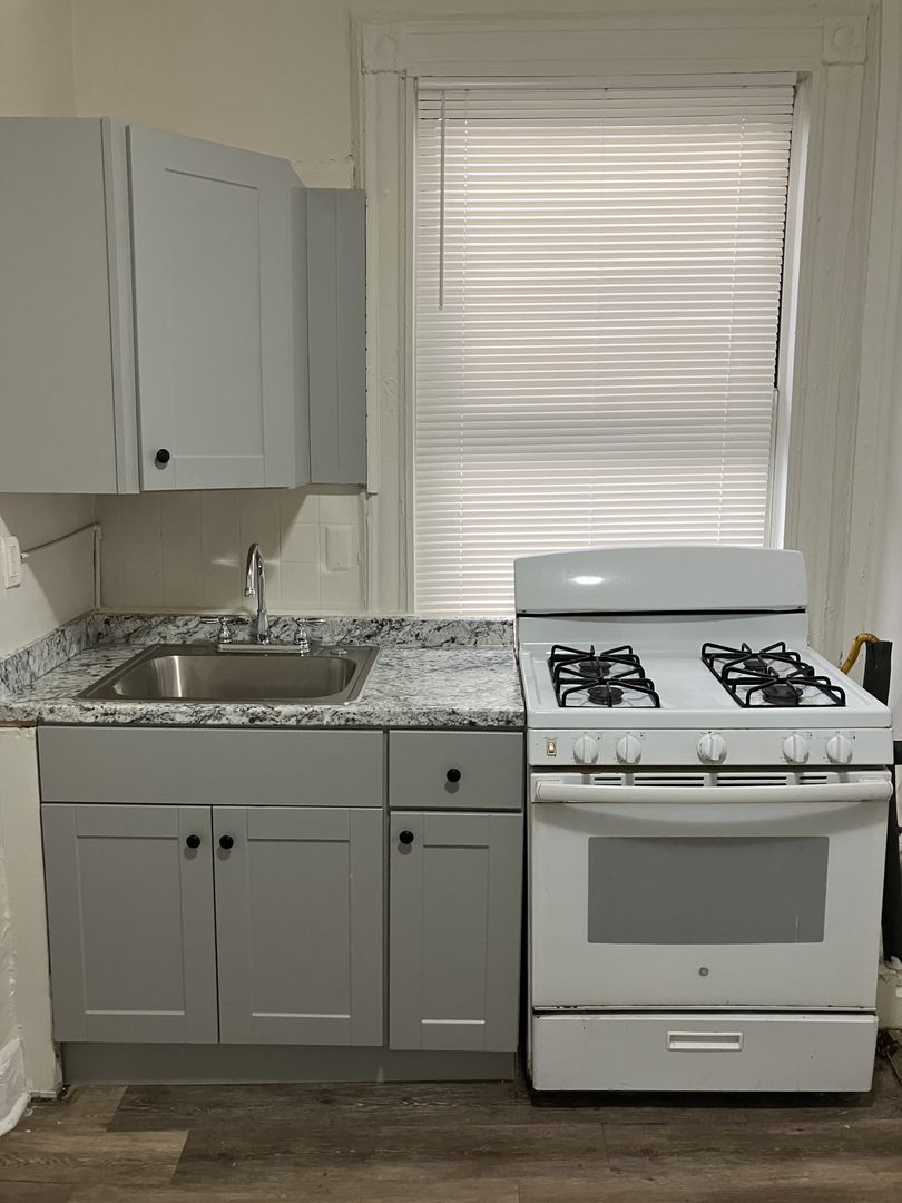 Passaic Apartment: 98 President Street