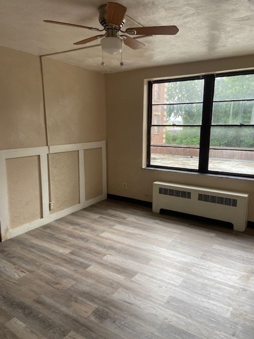 Mansfield Apartment: 158 W 2nd St