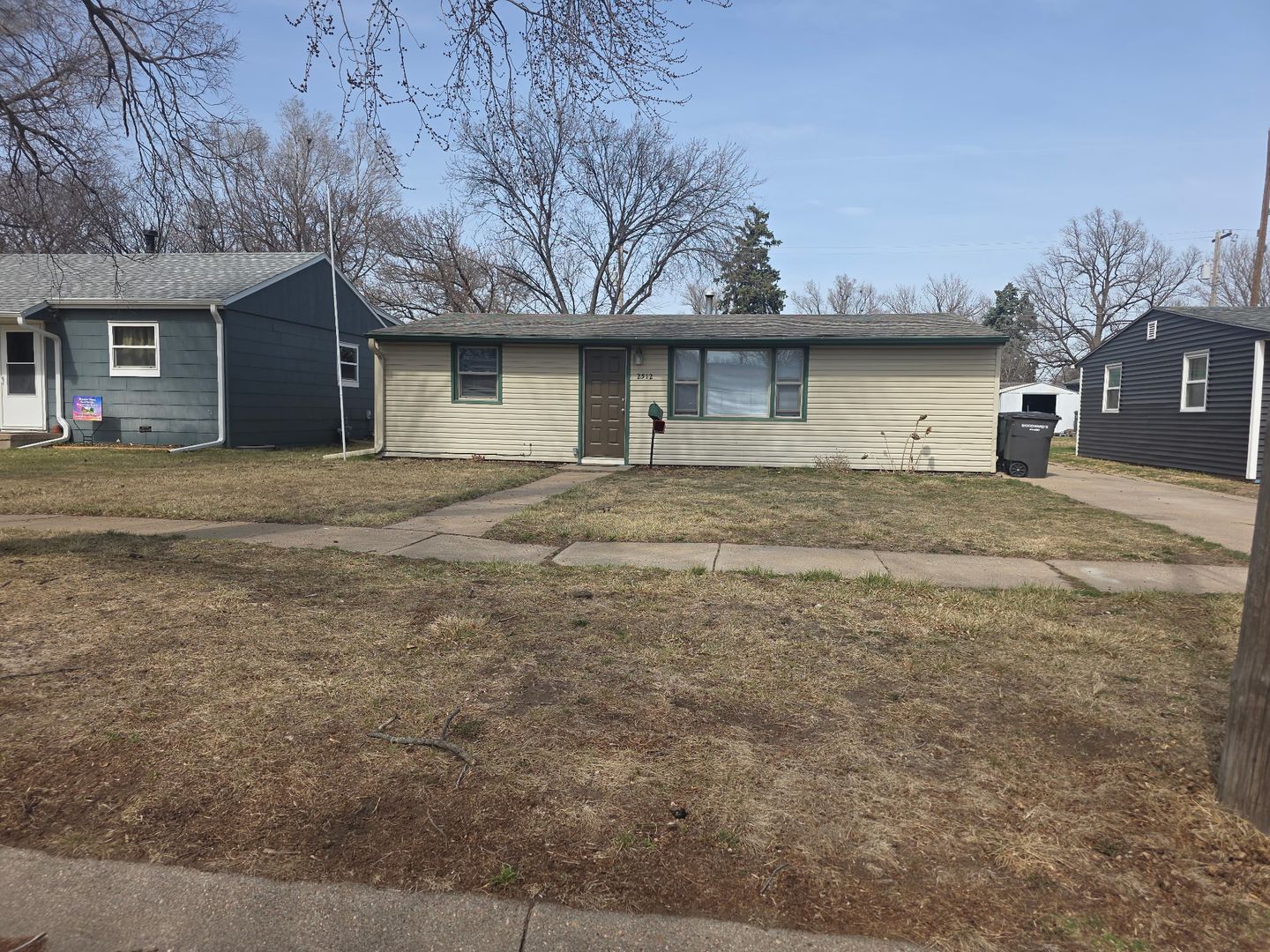 Hastings House: 2512 W 6th St