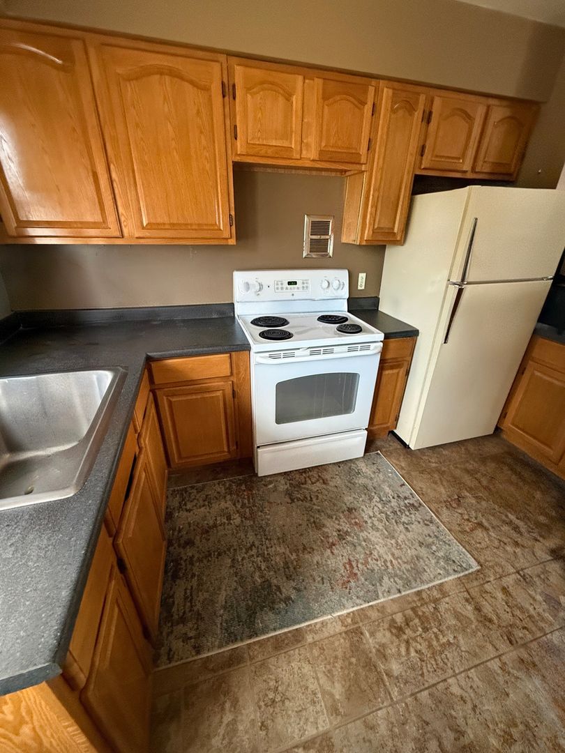 Mankato Apartment: 603 W Monroe