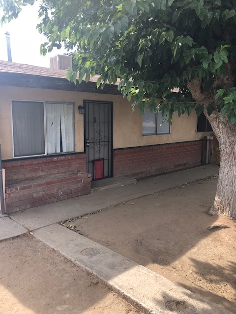 Bakersfield Apartment: 120 Harding Avenue