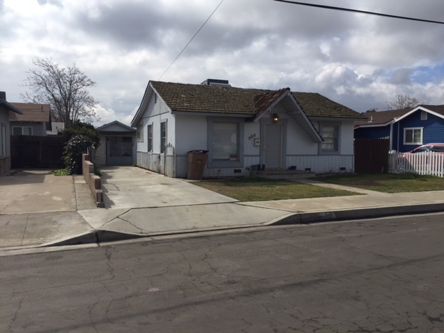 Bakersfield House: 303 Harding Avenue