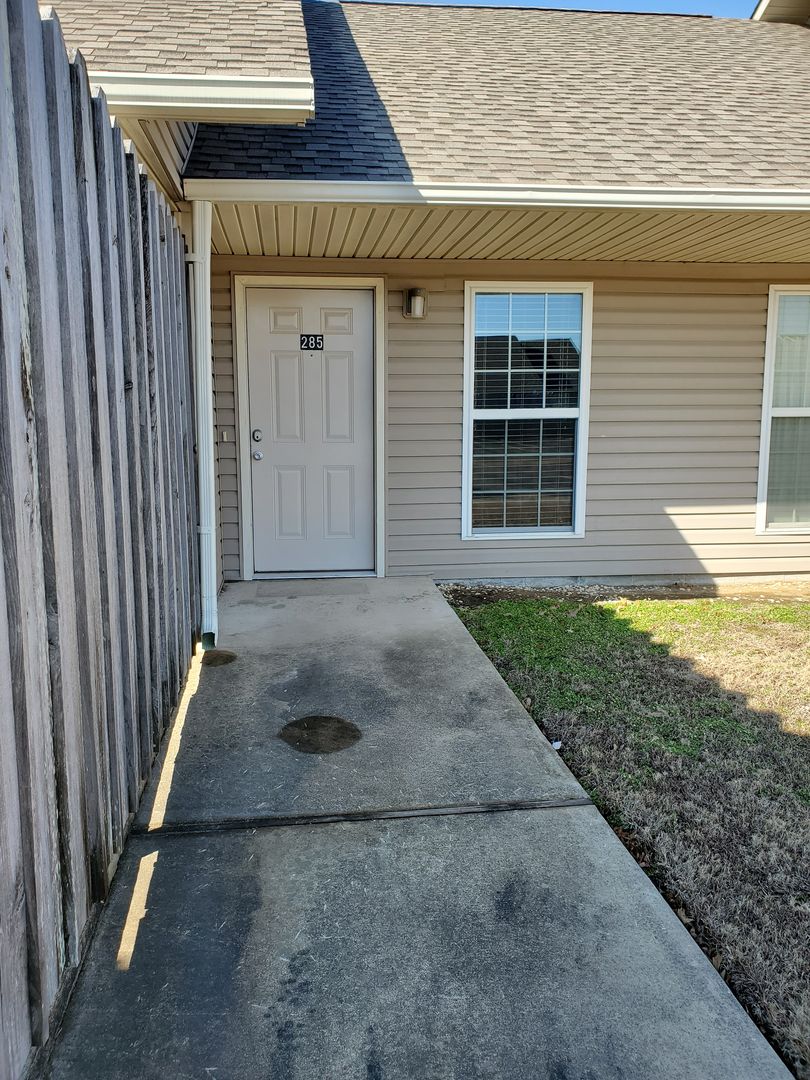 Jonesboro Apartment: 5930 Rees Rd