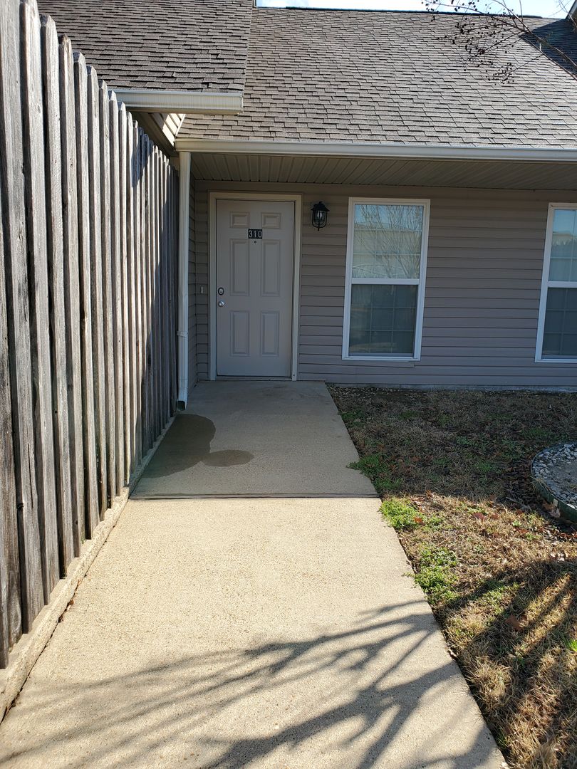 Jonesboro Apartment: 5930 Rees Rd