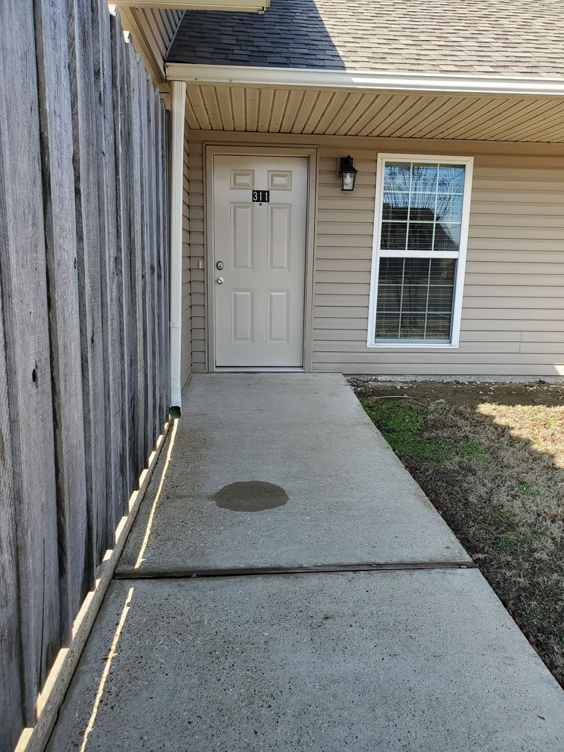 Jonesboro Apartment: 5930 Rees Rd
