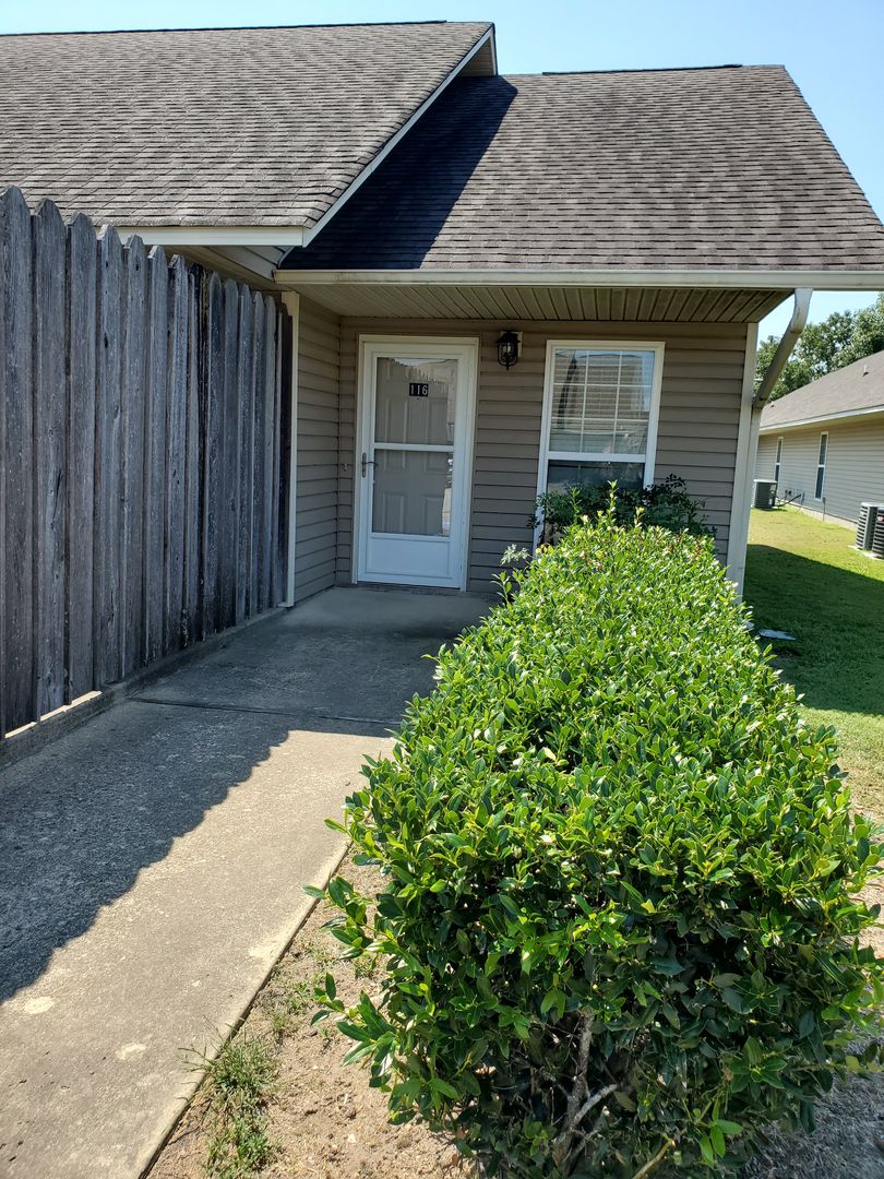 Jonesboro Apartment: 4850 East Highland Drive