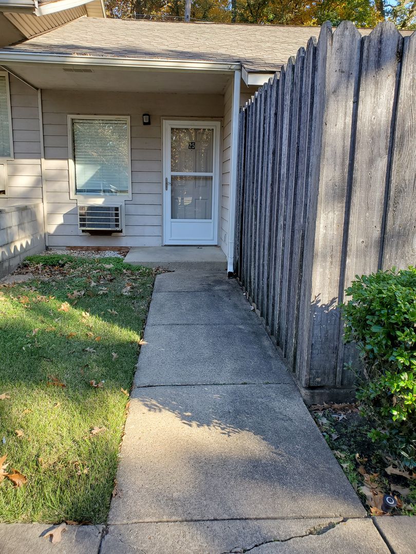 Jonesboro Apartment: 101 Holmes Rd.