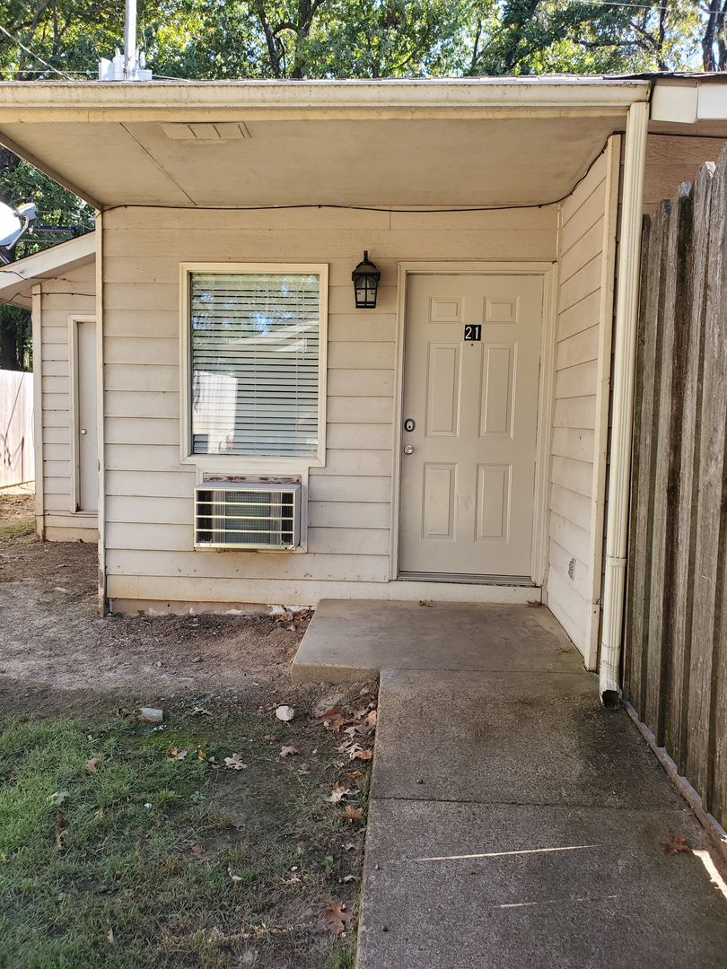 Jonesboro Apartment: 101 Holmes Rd.